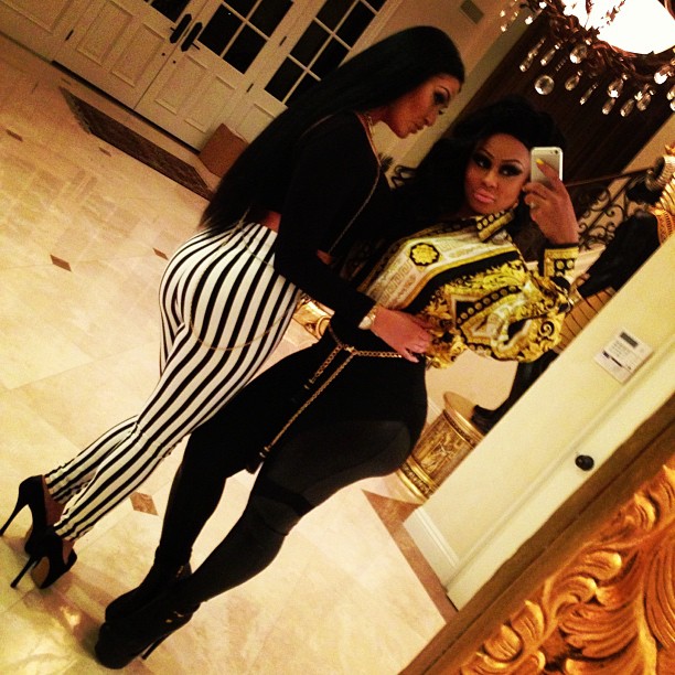 Blac Chyna shows off her booty from the side.