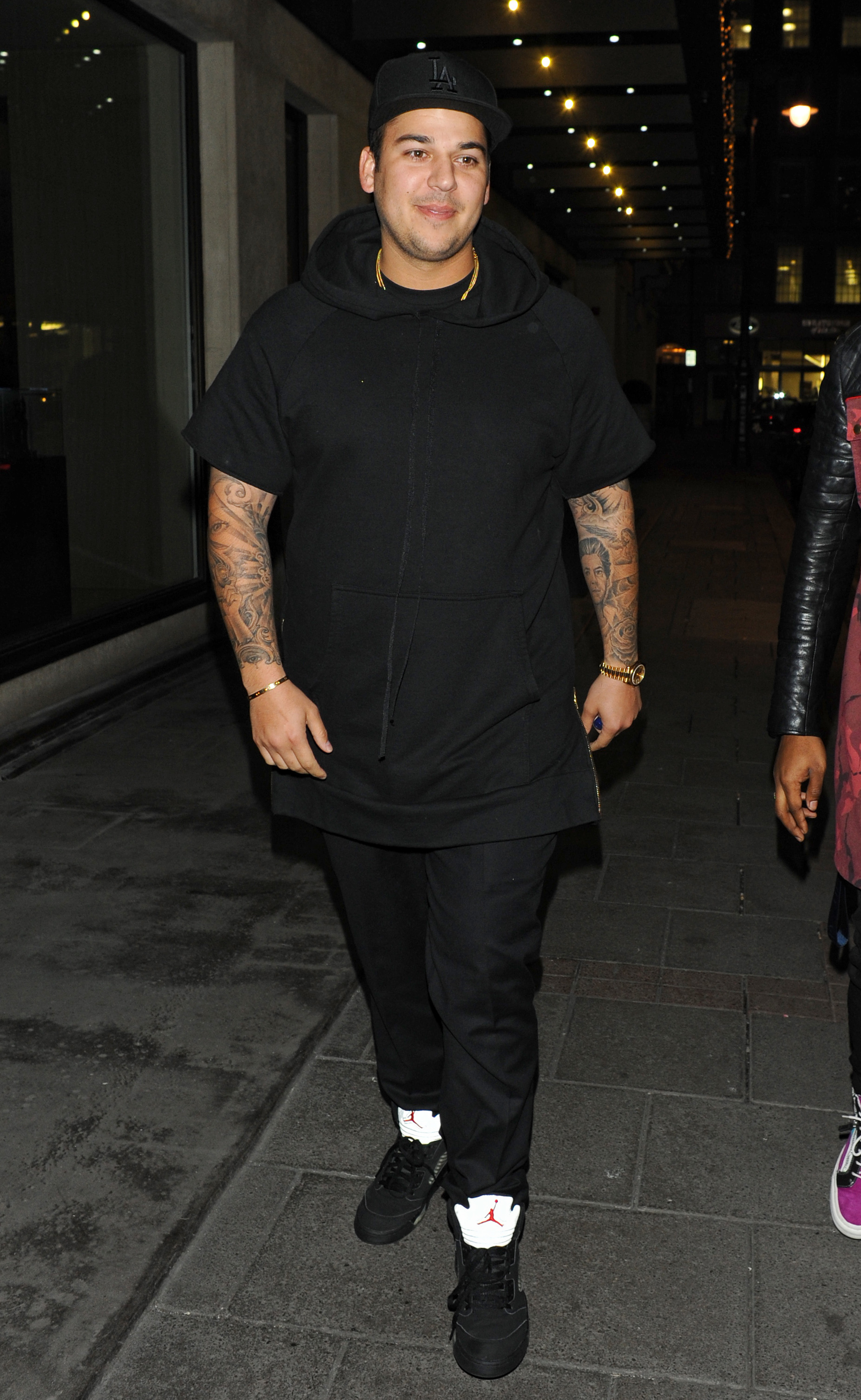 rob kardashian walking black outfit