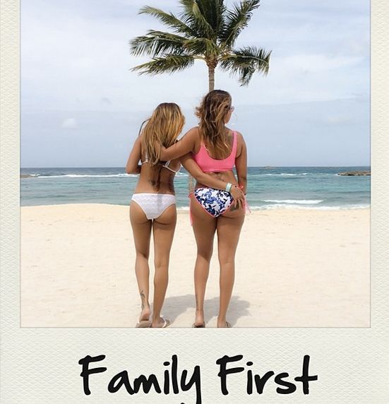 Lala shows off her backside in the Bahamas