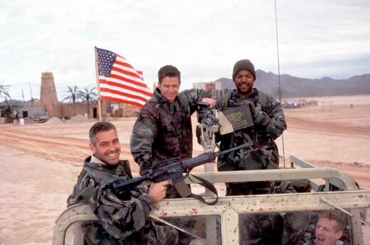 Mark Wahlberg, George Clooney, and Ice Cube all got critical praise for the strong “Three Kings.”