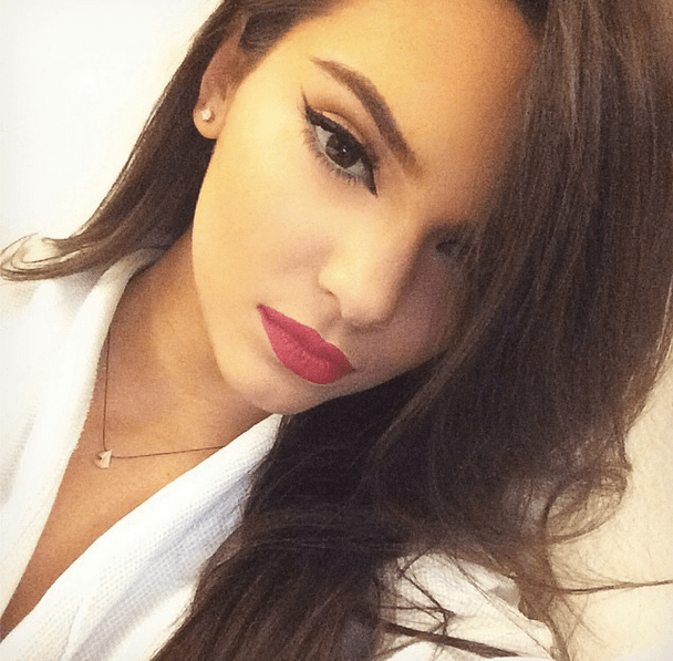 Kendall Jenner shows off her flawless makeup job