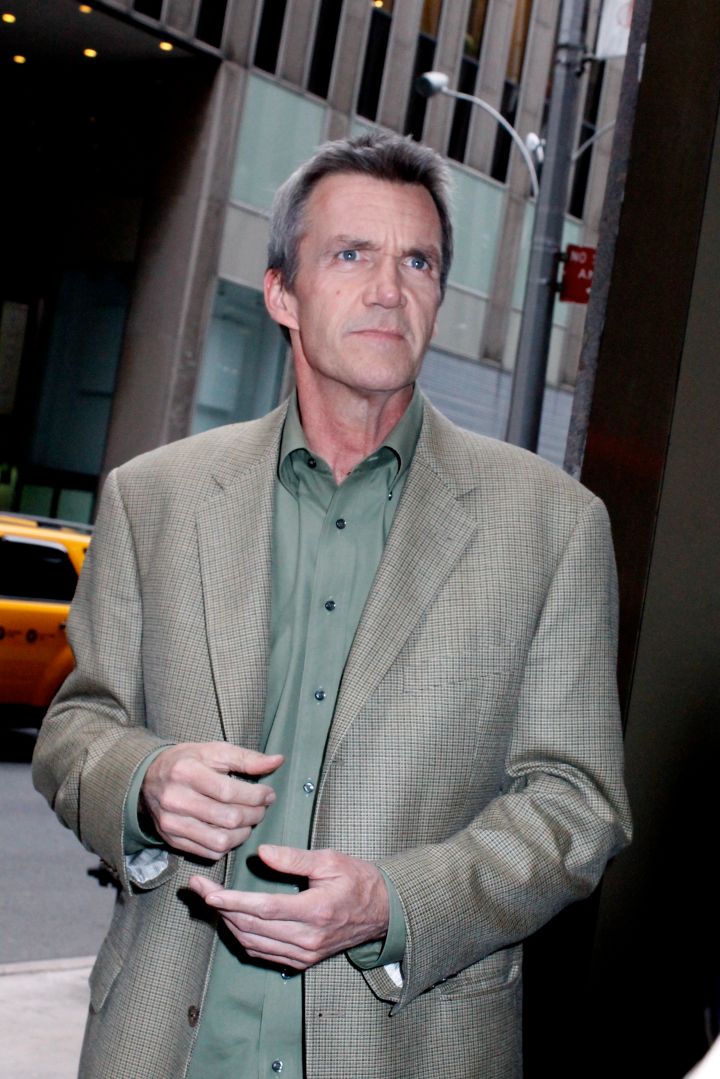 The actor is once again playing a family man on ABC’s “The Middle.”