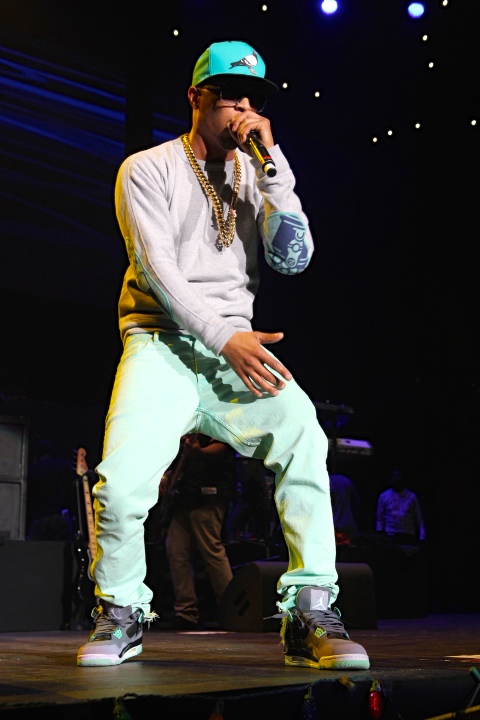 T.I. performs some old and newer hits at Power 106’s Cali Christmas concert.