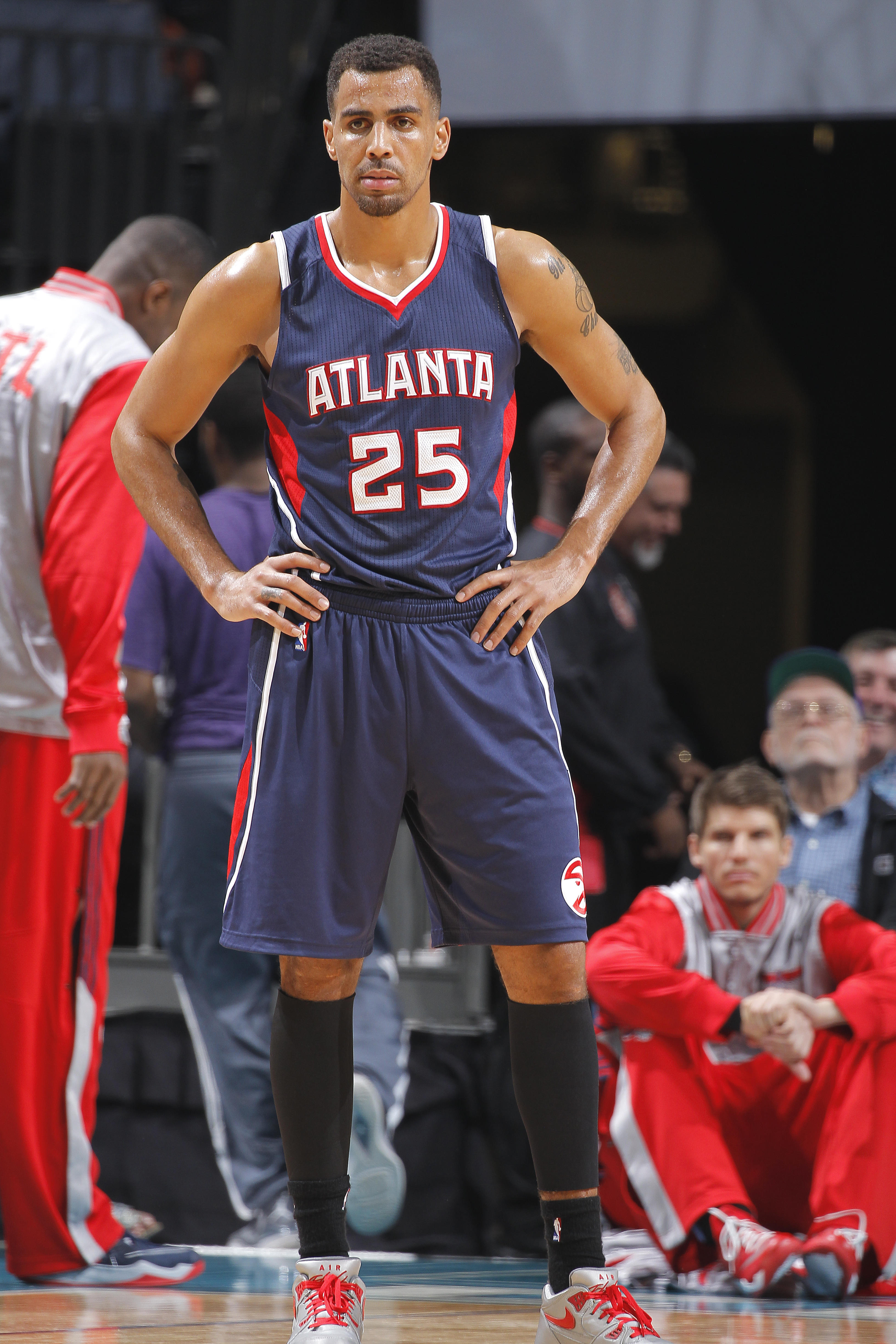 Thabo Sefolosha playing during Atlanta Hawks vs Charlotte Hornets game