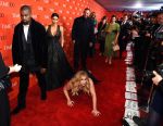Amy Schumer’s hilarious stunt on the red carpet.