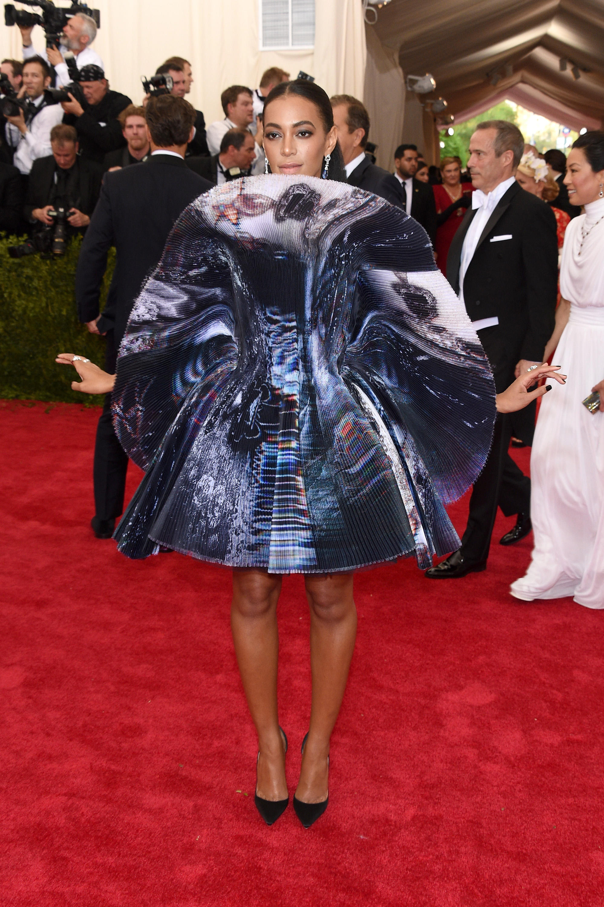 Celebrities Arrive At the 2015 MET Gala
