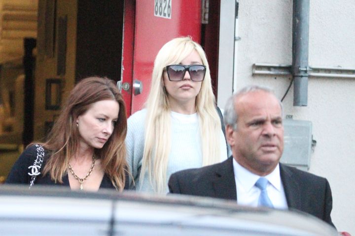 Amanda Bynes had a blonde moment as she left Craig’s eatery in West Hollywood.