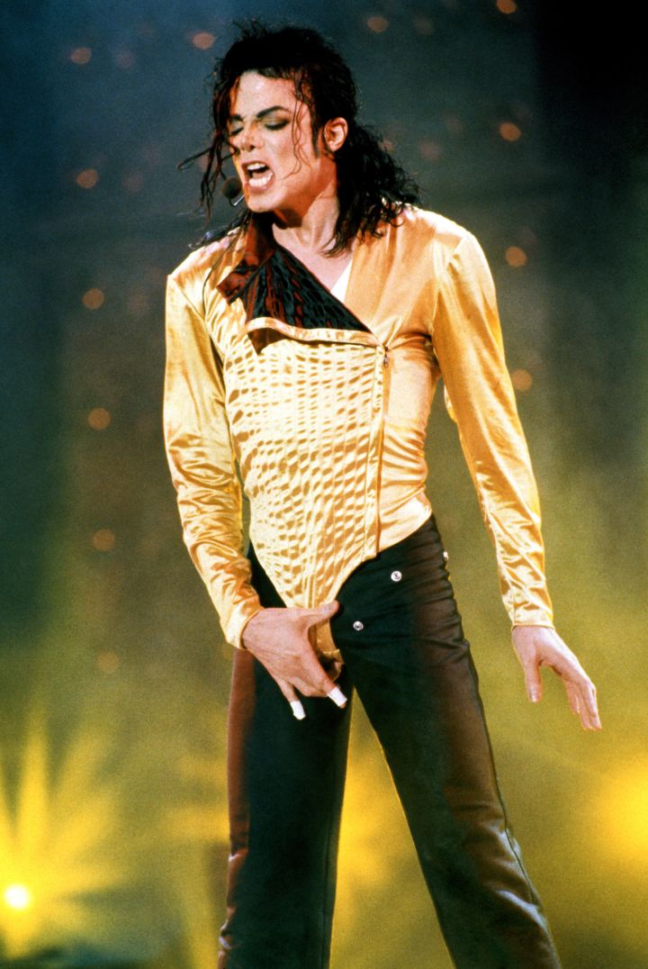 Sources say MJ slept in an oxygen tent to live longer and for cosmetic purposes.