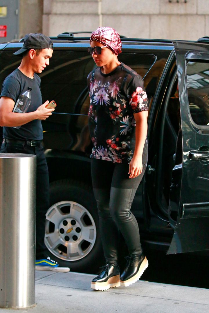 Alicia Keys was on chill mode on her way into MSG for the U2 concert in New York.