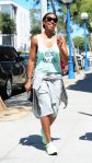 Kelly Rowland shows us what perfection looks like while shopping in Santa Monica, CA.