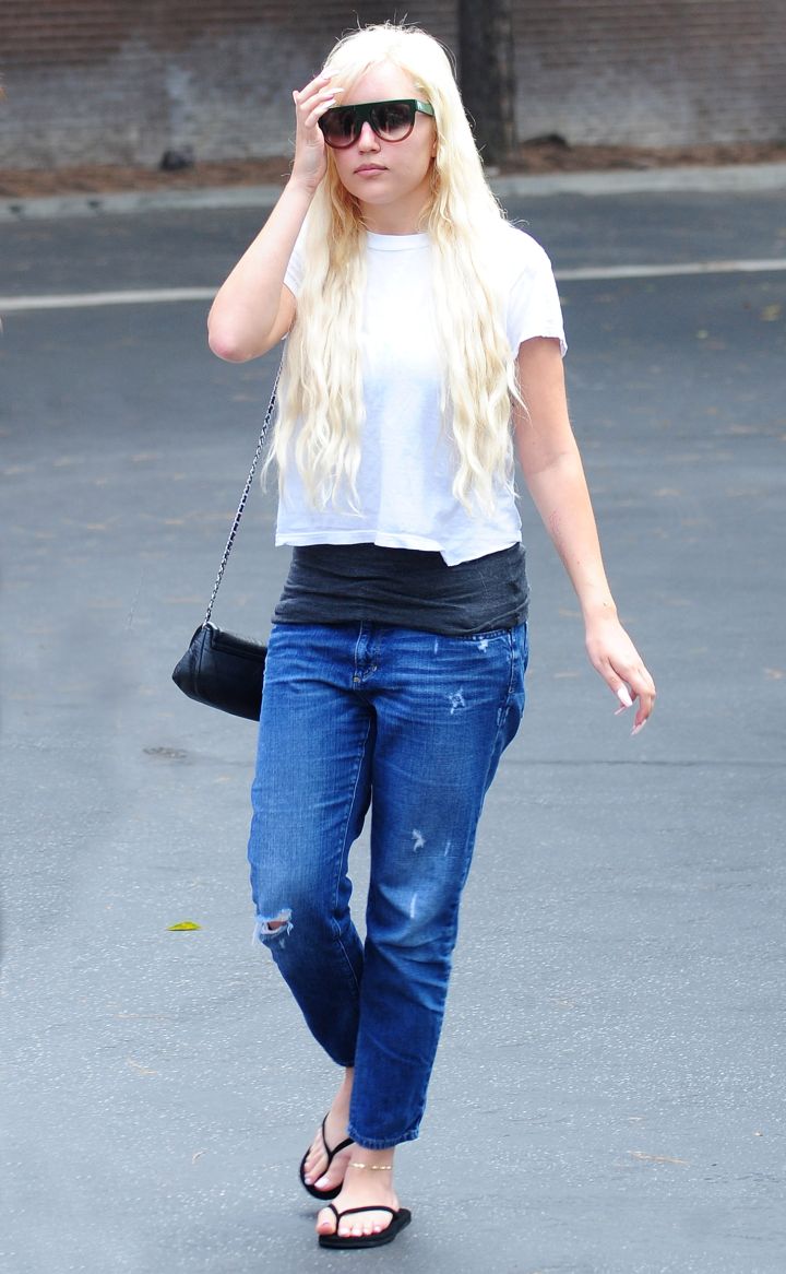 Amanda Bynes shopped on Melrose and after becoming “concerned for her physical welfare,” she voluntarily stopped at a police station in West Hollywood.