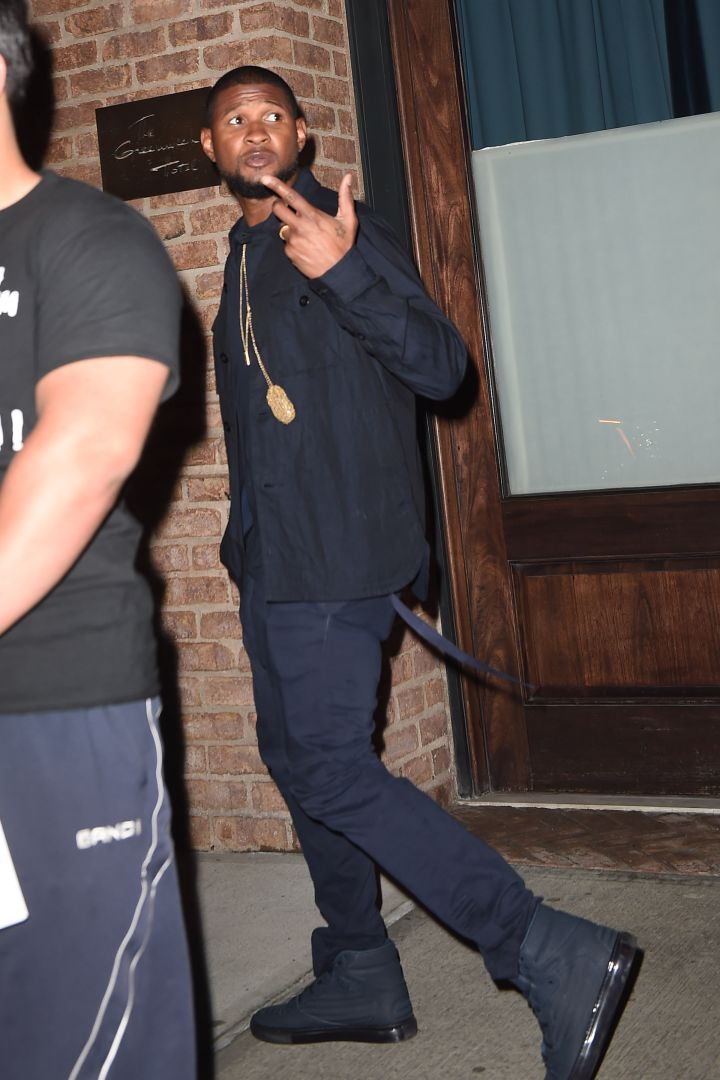 Usher leaves his NYC hotel with his wife shortly behind.