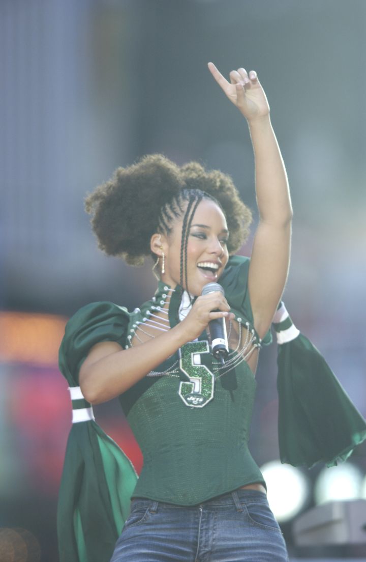 The many hairstyles of Alicia Keys are basically iconic.