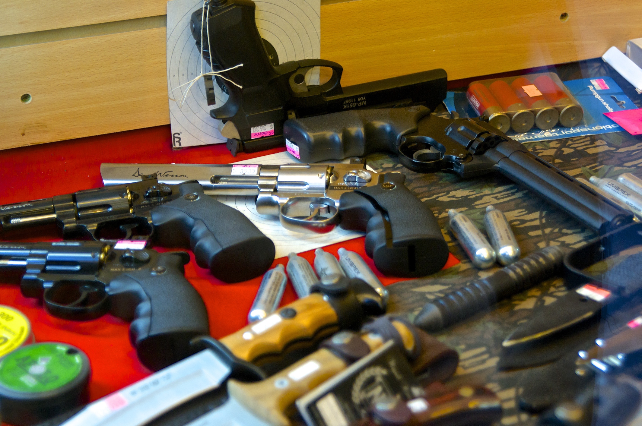 Airsoft guns
