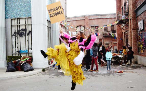 Behind The Scenes for “Hold Up”