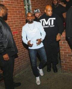 Floyd Mayweather Hosts Medusa