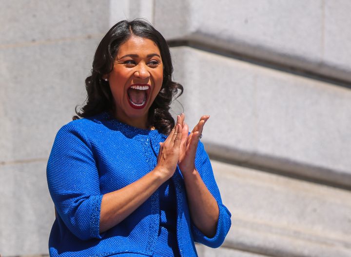 Mood while she’s being sworn in as mayor.