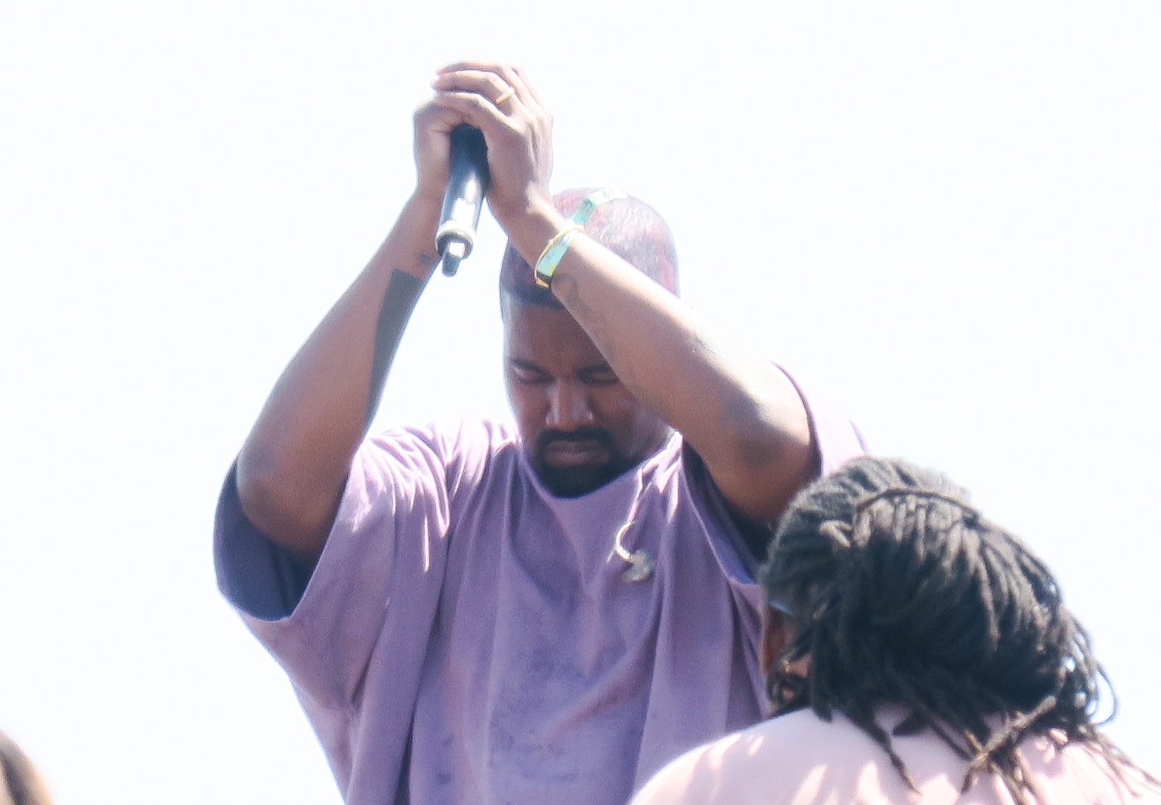 Kanye West praying