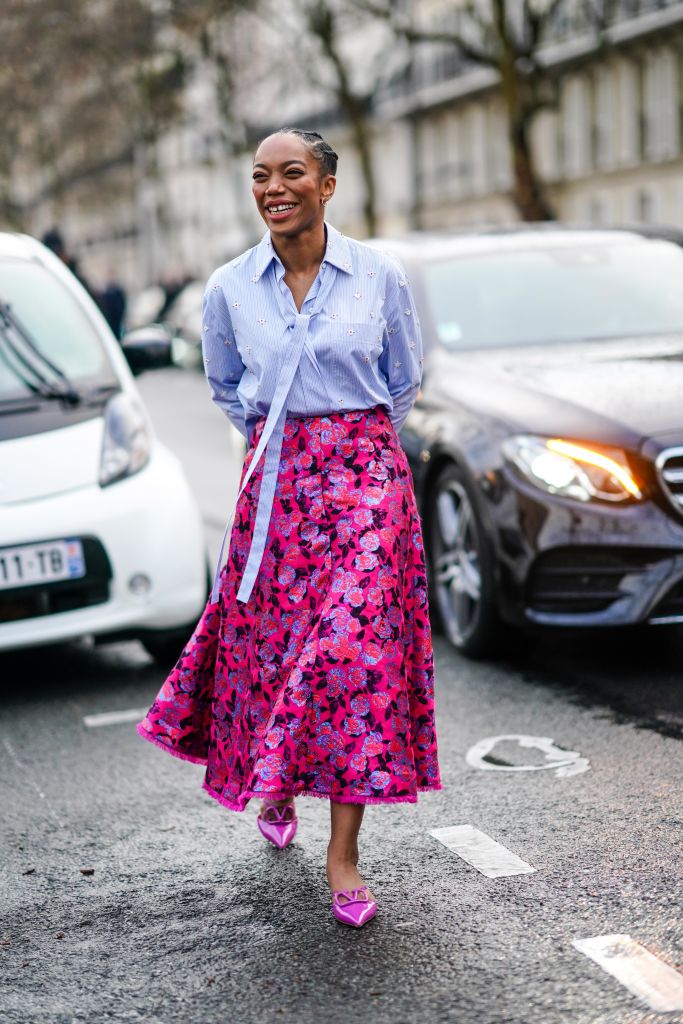 Street Style - Paris Fashion Week - Womenswear Fall/Winter 2020/2021 : Day Seven