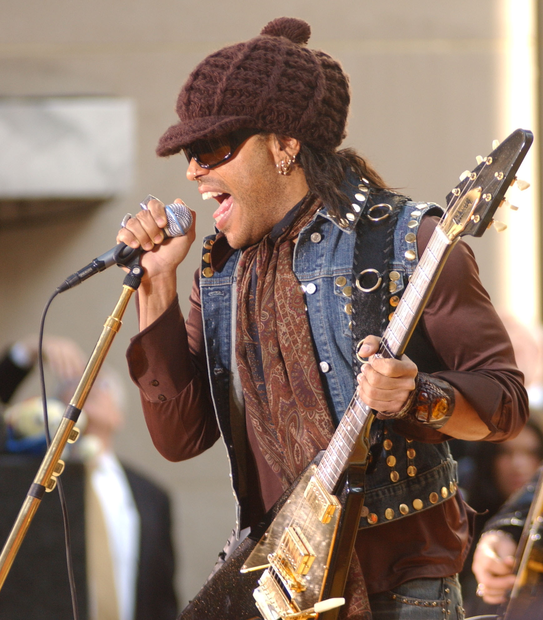 Lenny Kravitz perfoms during the Today Show as part of the Toyota Summer Concert Series on NBC.5-20-04Susan L. Angstadt