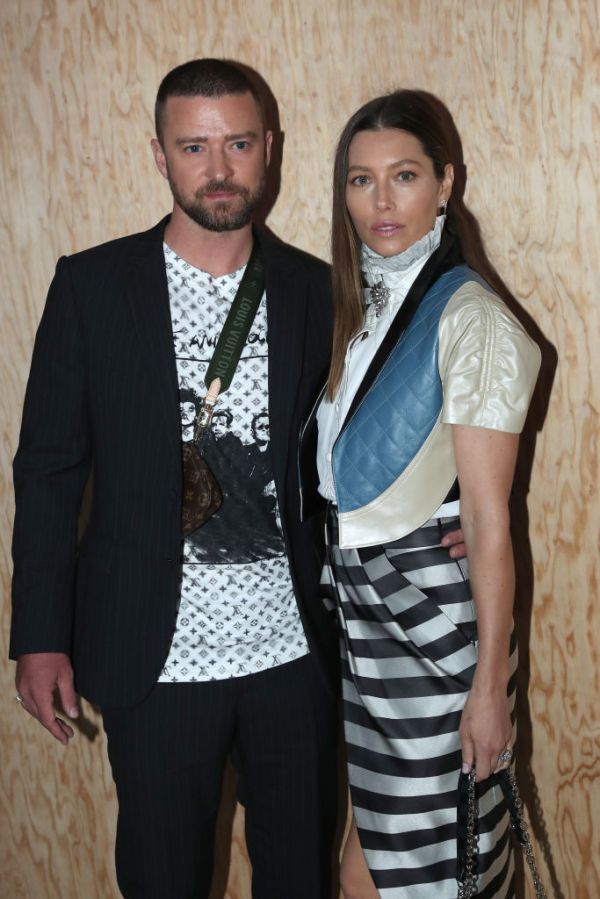 Louis Vuitton : Front Row - Paris Fashion Week - Womenswear Spring Summer 2020