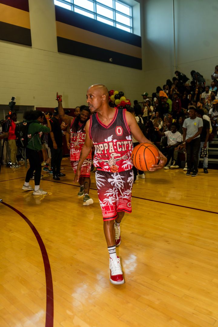 Million Dollaz Worth Of Hoops