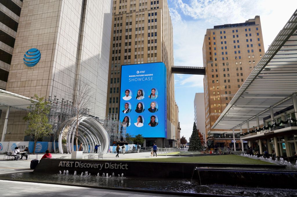 AT&T rising future makers