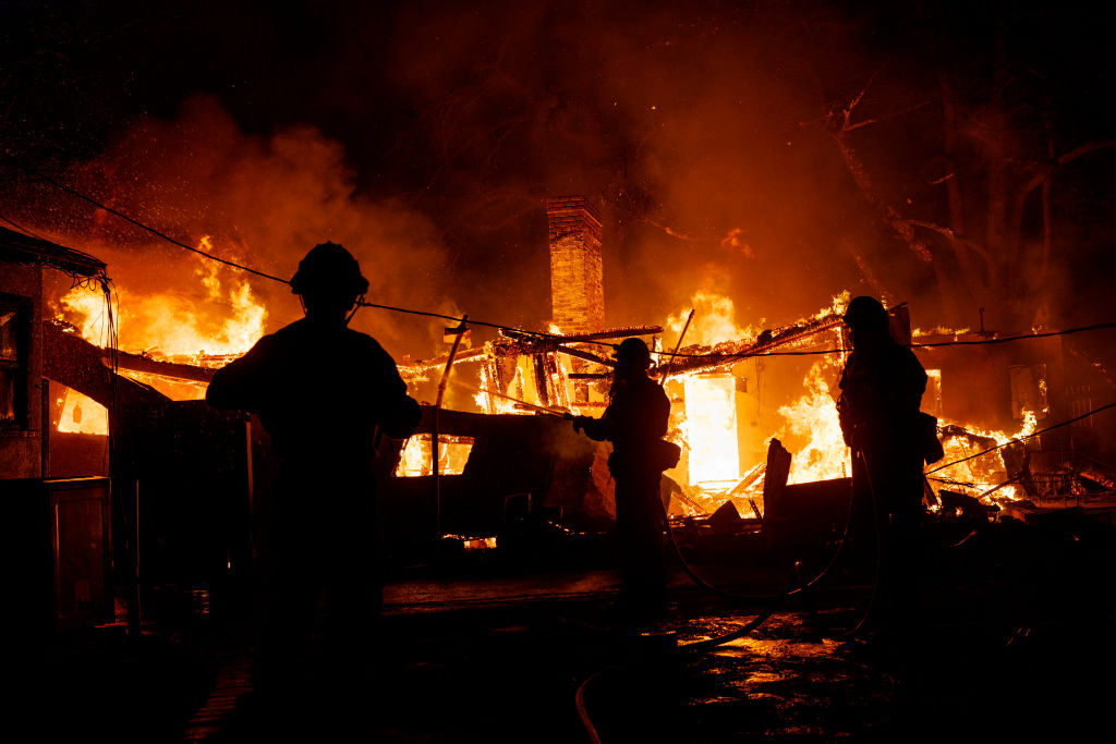 Eaton fire in Altadena, CA.
