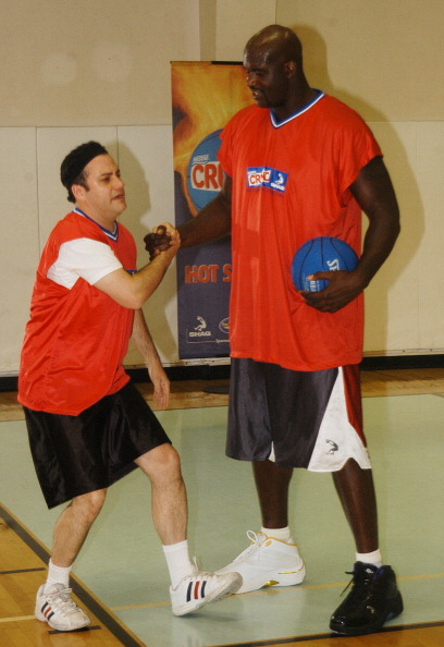 Shaquille O'Neal Plays One-On-One With Winners in The Nestle's Crunch Hot Shot Camp